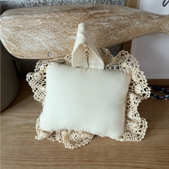 Country Primitive Horse decor pillow with lace - Picture 3 of 5